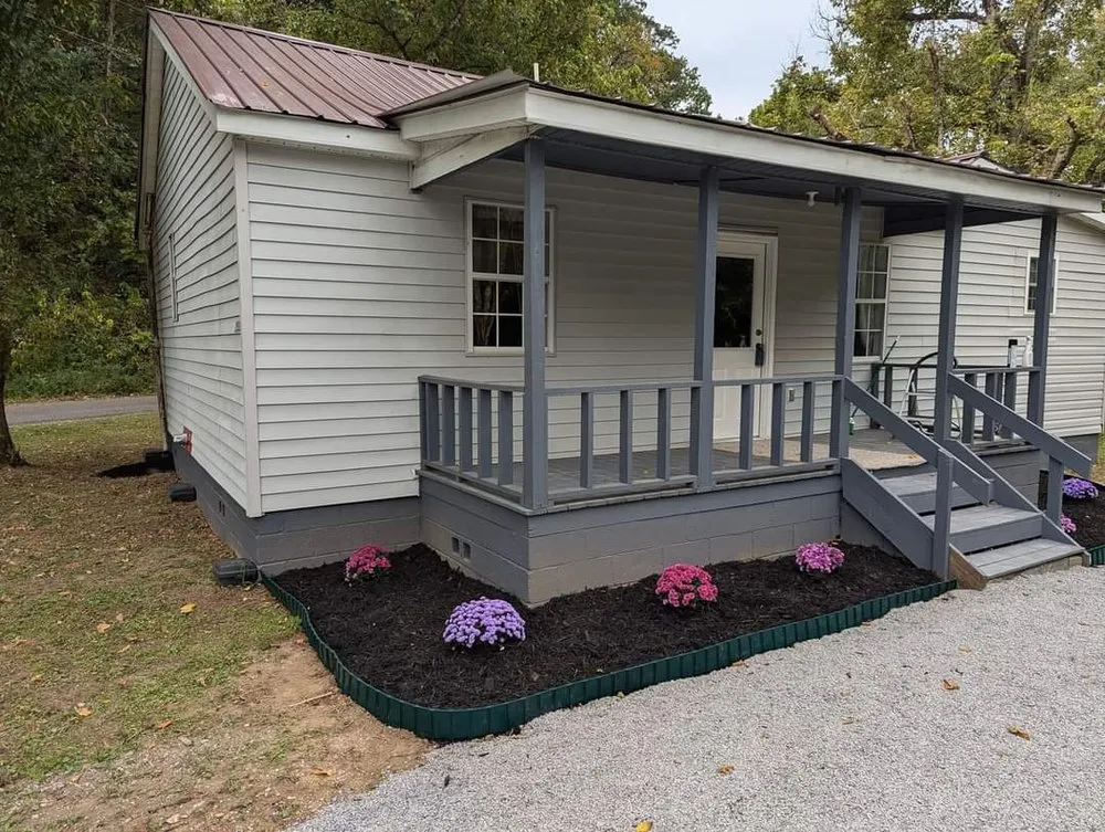 Custom outdoor landscaping experts serving Pigeon Forge, TN - Carper's Yard Cutters