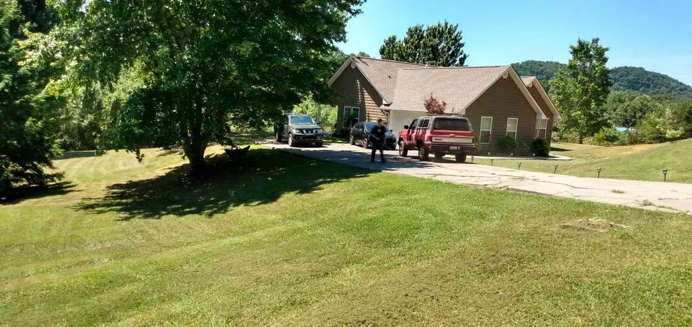 Custom lawn care service in Pigeon Forge, TN - Carper's Yard Cutters