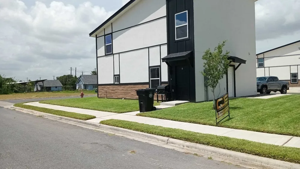 Affordable garden landscaping experts serving Edinburg, TX - Carranza's Landscaping Services