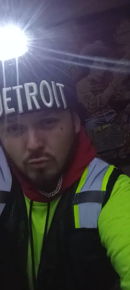 Affordable yard cleanup service for beautiful yards across Pontiac, MI - Carrasco Landscaping and Tree Service