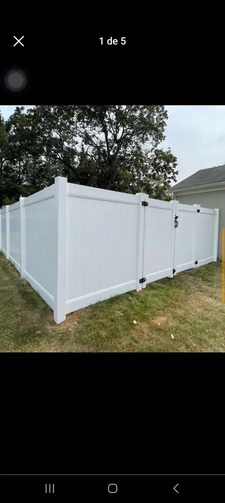 Professional lawn care service in Trenton, NJ by Carrillo construsction