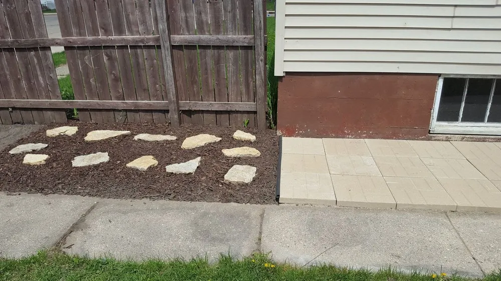 Custom outdoor landscaping in Sterling, IL - Carrillo's Lawn Service