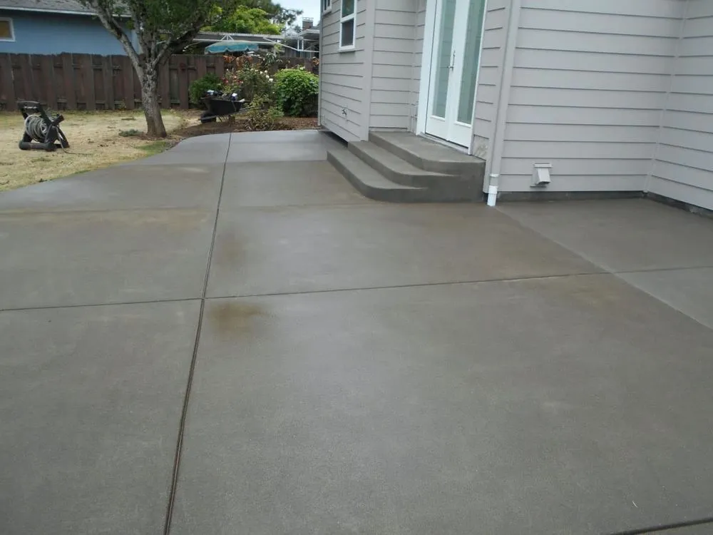 Top-rated lawn care service for residential properties across Richmond, CA - Carrisalinc General Contractor