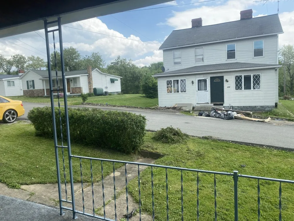 Top-rated garden landscaping experts serving Smithfield, PA - Carr’s hedge trimmer’s