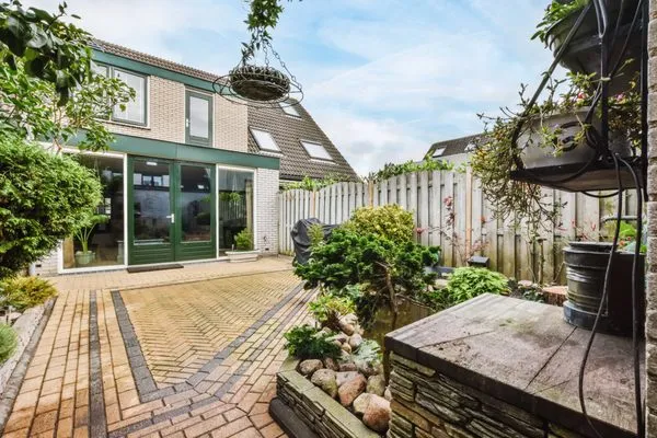 Carson City Lawn and Landscaping Logo