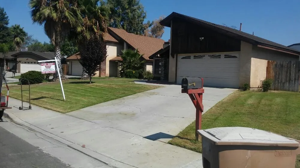 Top-rated lawn care service experts serving Bakersfield, CA - Carson's Gardening