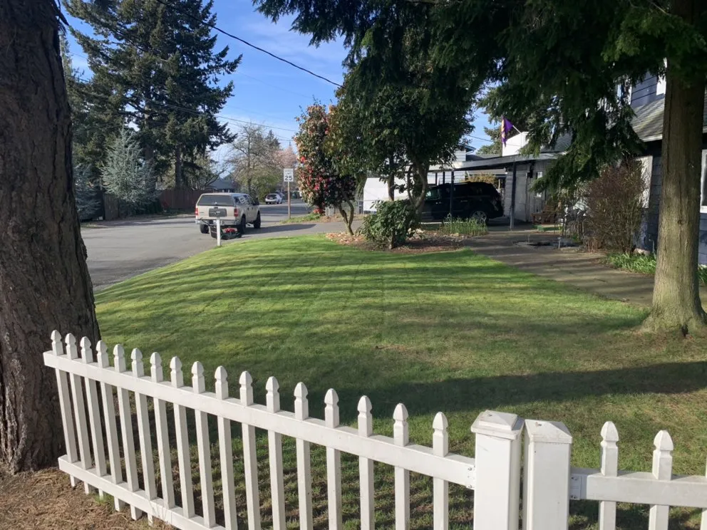 Trusted yard maintenance in Des Moines, WA by Cartwright Cutting