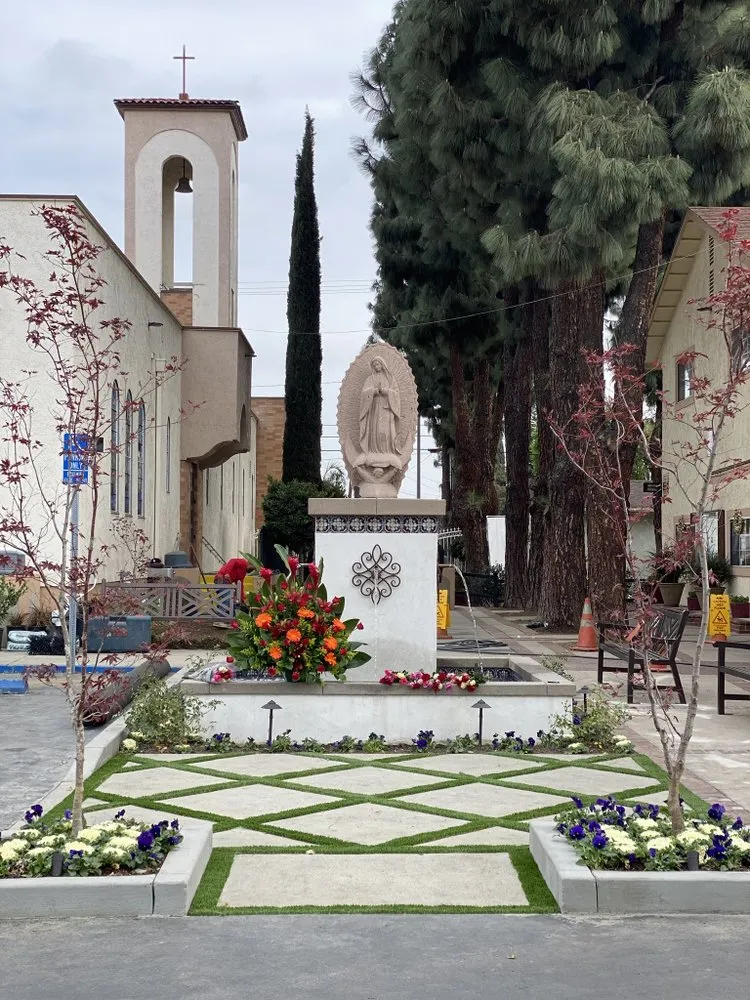 Reliable lawn mowing service in Glendora, CA by Casa Blanca Landscaping