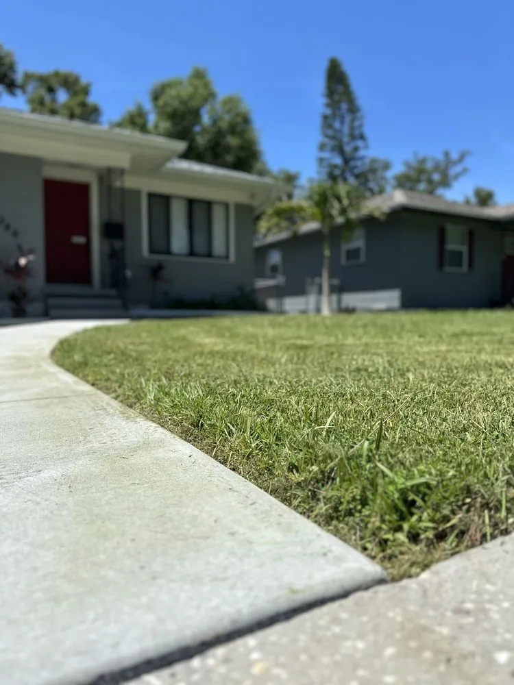 Custom lawn care service for homes in Largo, FL by Casa Care