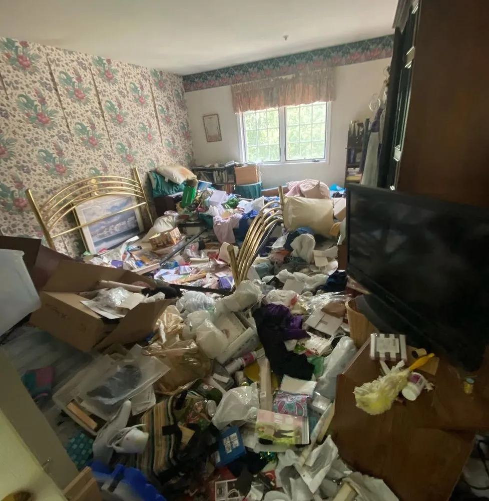 Top-rated yard cleanup service for outdoor upgrades in Cleveland, OH by Casa Crew