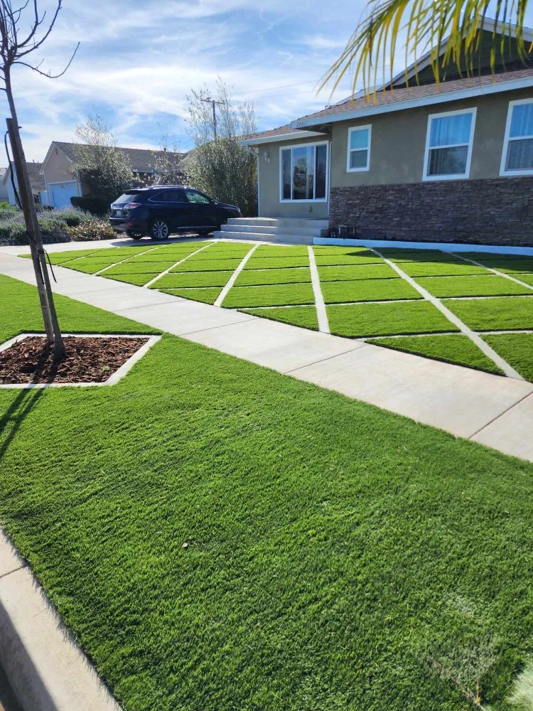 Reliable lawn mowing service for year-round maintenance across Compton, CA - Casa Grande Landscaping