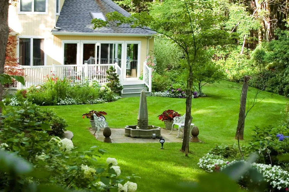 Top-rated yard maintenance with custom design in Dallas, TX by Casa Outdoor Design