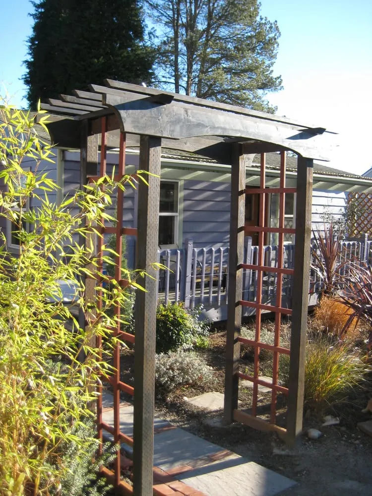 Professional lawn mowing service in Seatac, WA - Cascadia Landscaping