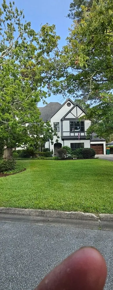 Professional landscaping services experts serving Fort Walton Beach, FL - Cast Away Lawn Care