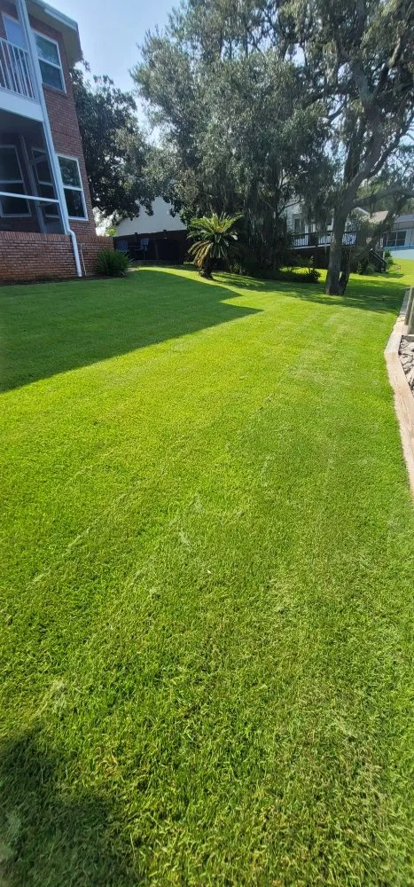 Custom yard maintenance in Fort Walton Beach, FL by Cast Away Lawn Care