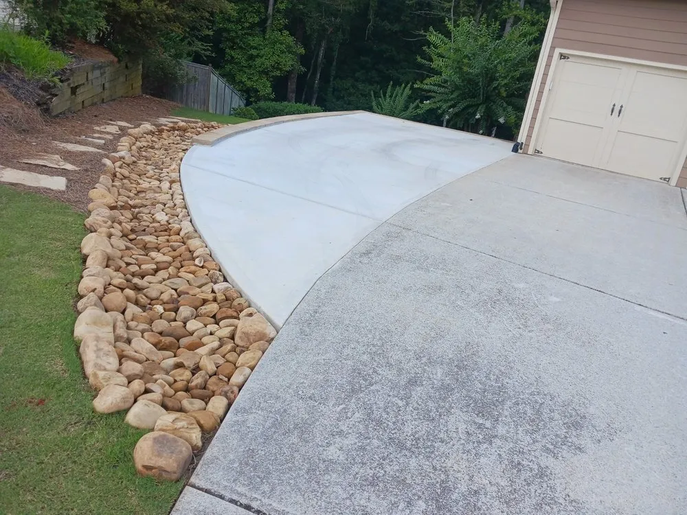 Reliable yard maintenance experts serving Flowery Branch, GA - Castaneda Landscaping