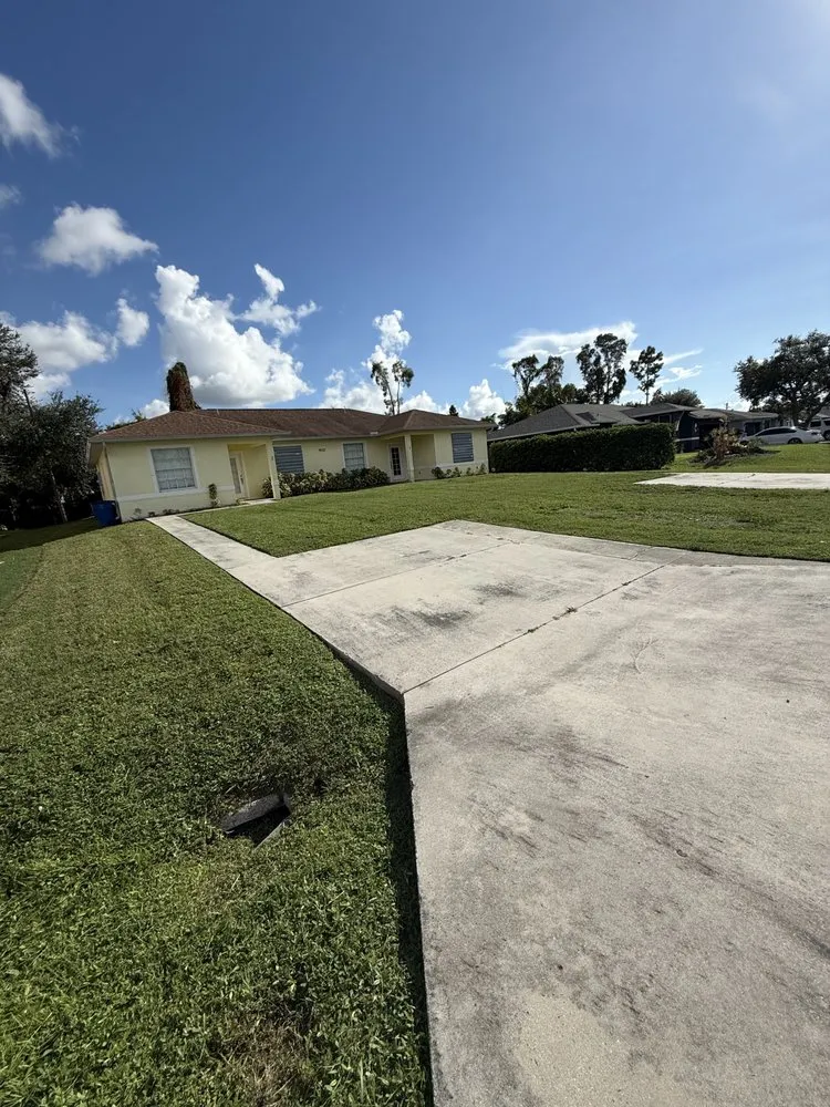 Expert lawn care service experts serving Fort Myers, FL - Castaneda Lawn Service