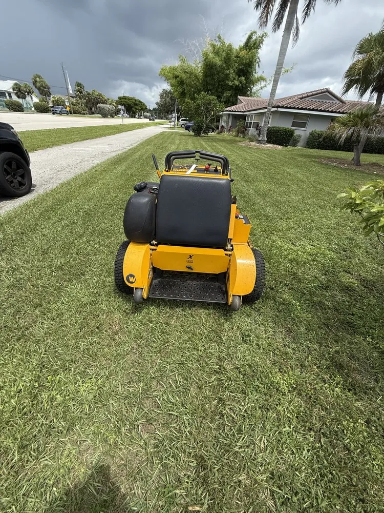 Reliable lawn care service near you in Fort Myers, FL by Castaneda Lawn Service
