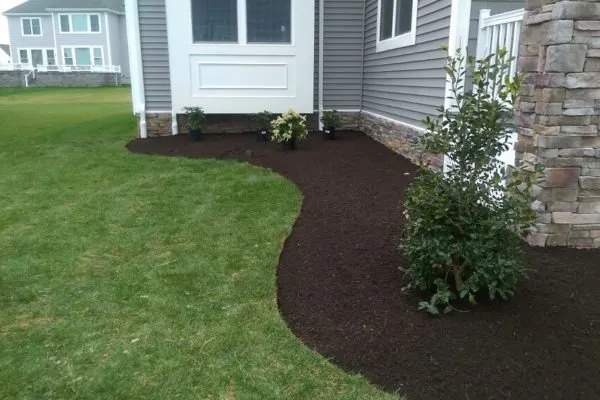 Custom residential landscaping for beautiful yards across Manassas, VA - Castaneda's Land services