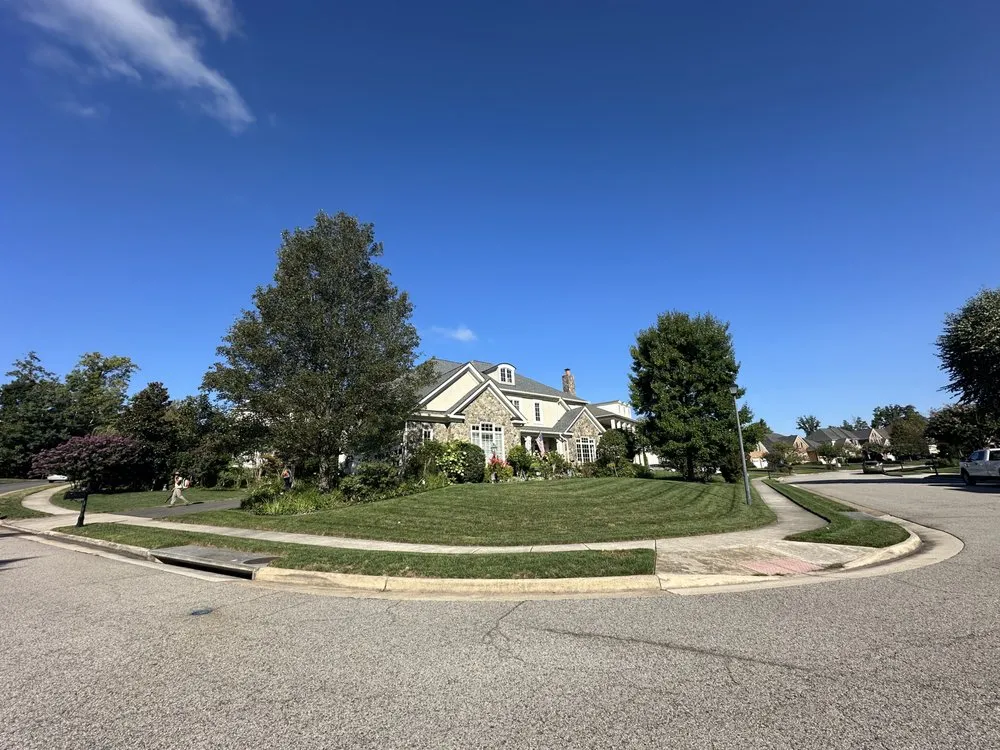 Expert lawn mowing service experts serving Woodbridge, VA - Castellanos Landscaping