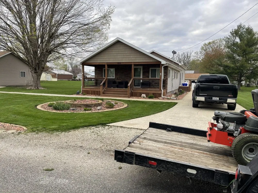 Custom yard maintenance experts serving Kewanee, IL - Castillo Lawn Care Service