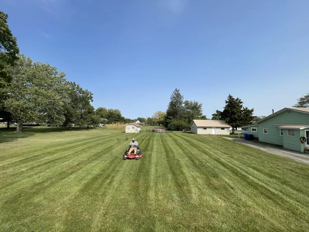 Custom landscaping services in Kewanee, IL by Castillo Lawn Care Service