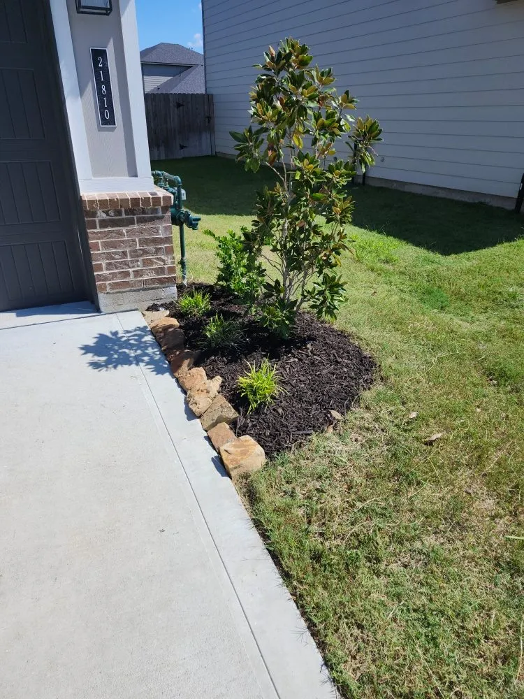 Custom garden landscaping experts serving Houston, TX - Castillo's Lawn Care Service