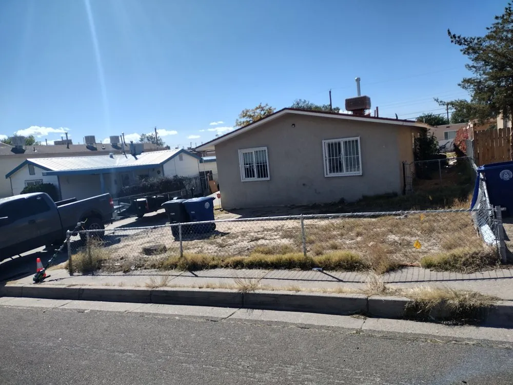 Trusted lawn care service in Albuquerque, NM - Castillo's Removal