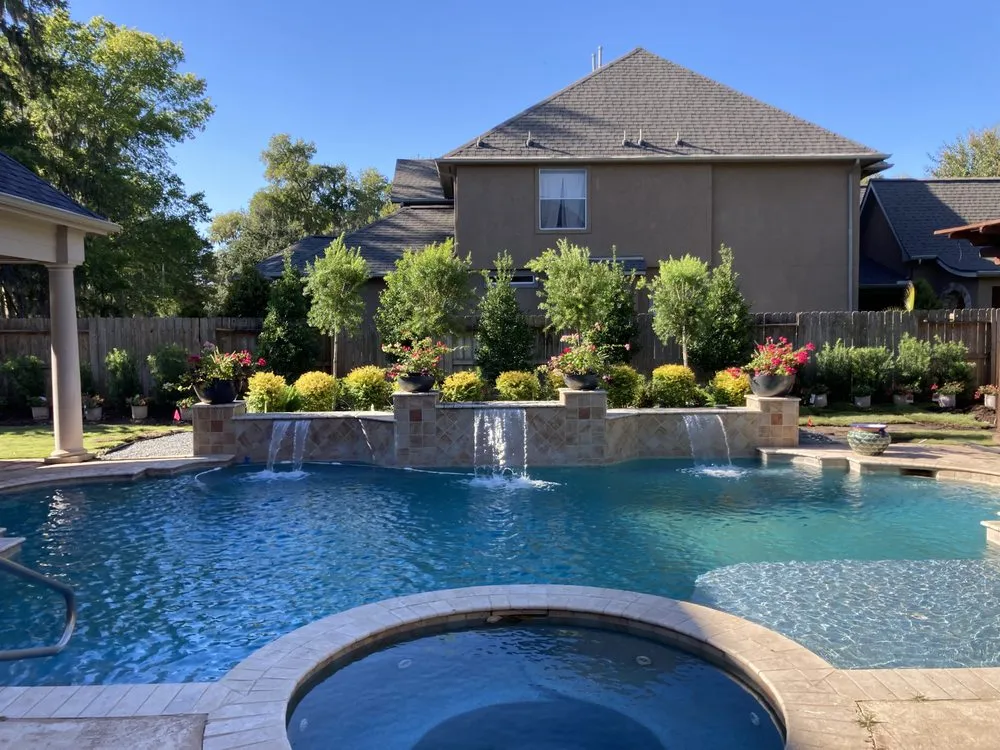 Local outdoor landscaping experts serving Rosharon, TX - Castle Exterior Design