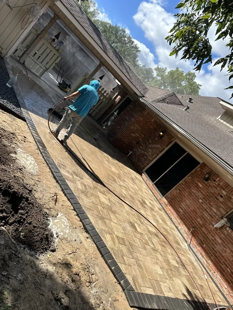 Local residential landscaping in Rosharon, TX - Castle Exterior Design