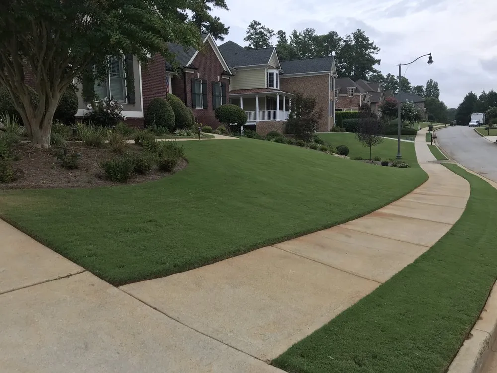 Affordable landscape design in Dallas, GA by Castle Outdoor