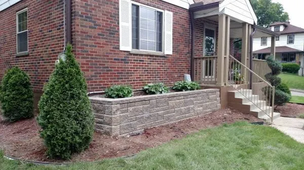 Affordable yard maintenance in Cincinnati, OH by Castleman Landscape Services