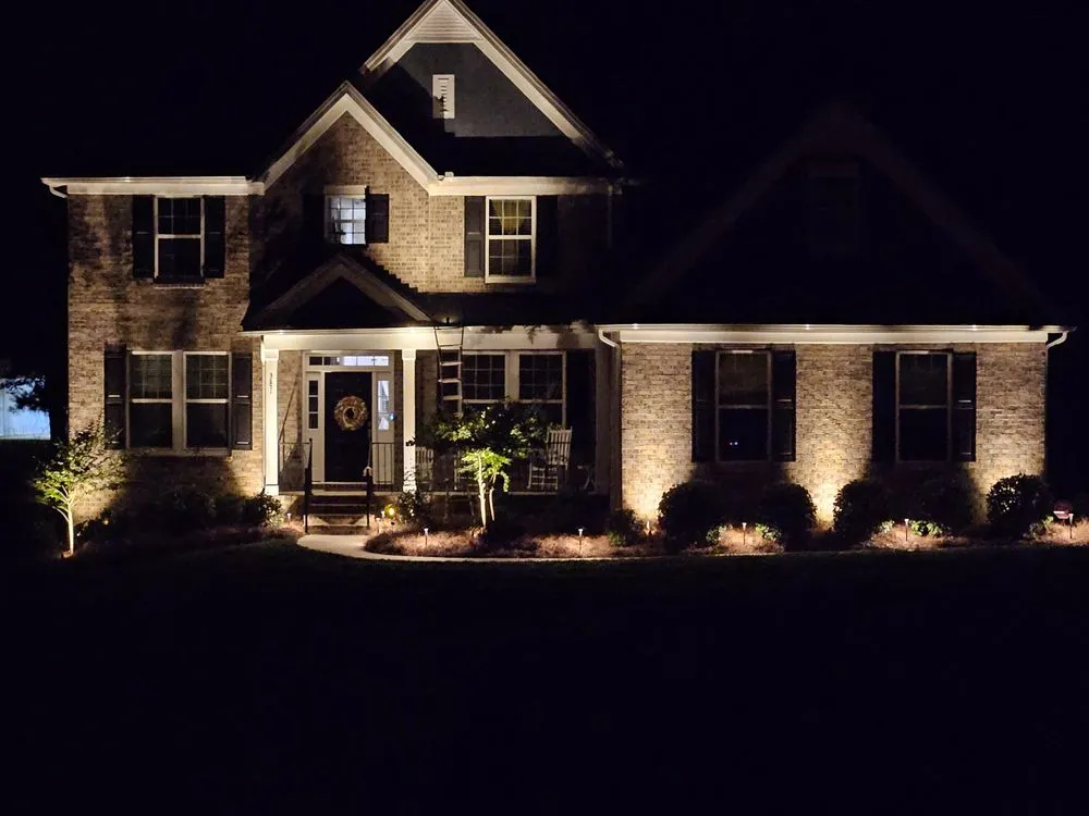 Reliable yard maintenance with custom design in Dayton, OH by Castle’s Lawn Care