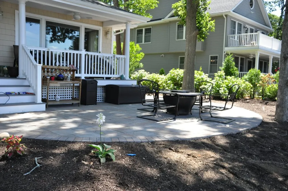 Top-rated yard maintenance near you in Port Jefferson, NY by Castletown