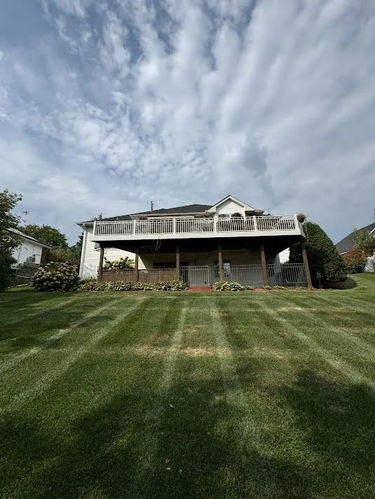 Local lawn mowing service experts serving Saint Paul Park, MN - Castor Landscaping