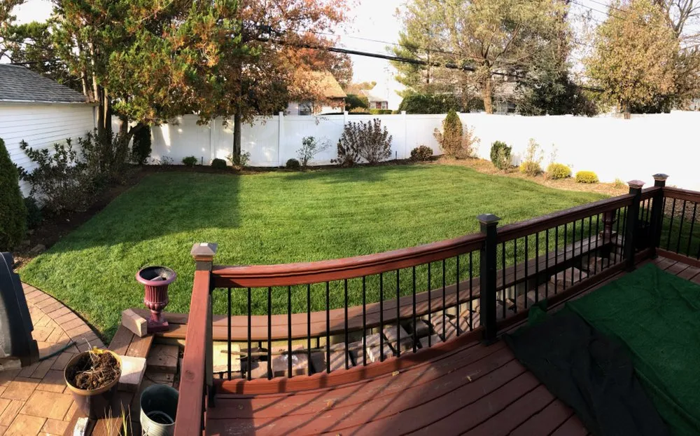 Top-rated lawn care service in Hicksville, NY by Castro Rivera