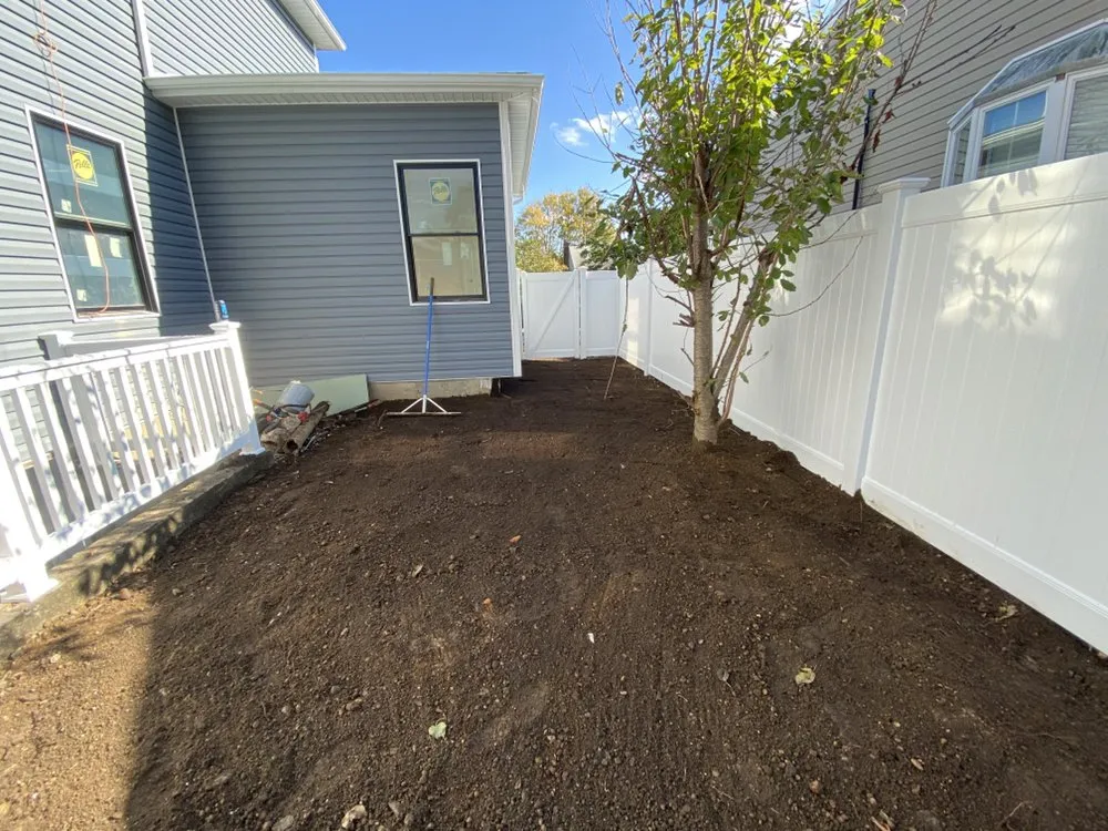 Affordable yard cleanup service experts serving Hicksville, NY - Castro Rivera