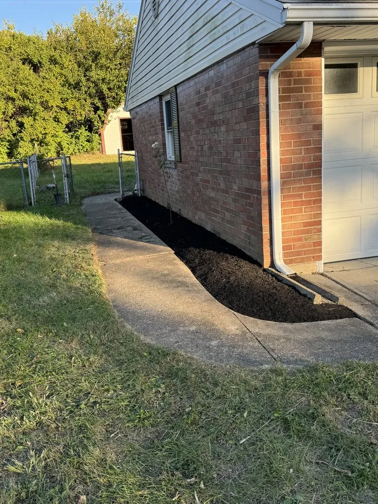 Top-rated lawn care service experts serving Dayton, OH - Castros Lawn Care