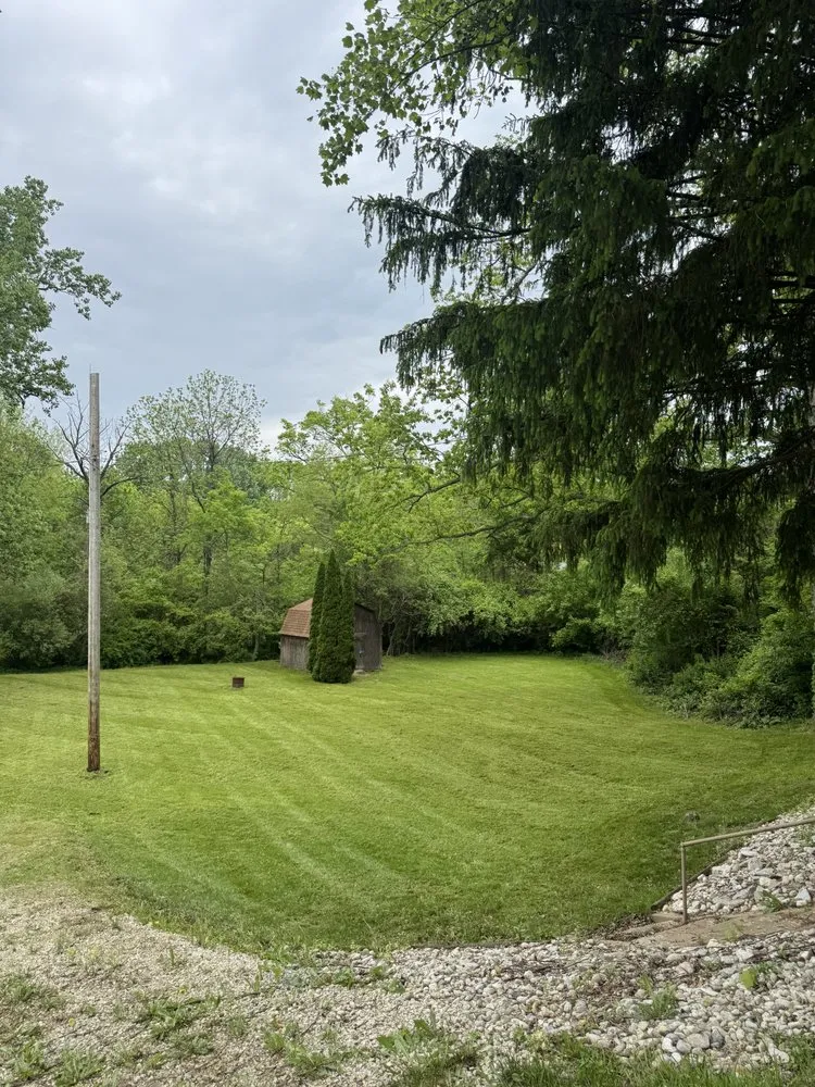 Professional lawn care service experts serving Dayton, OH - Castros Lawn Care