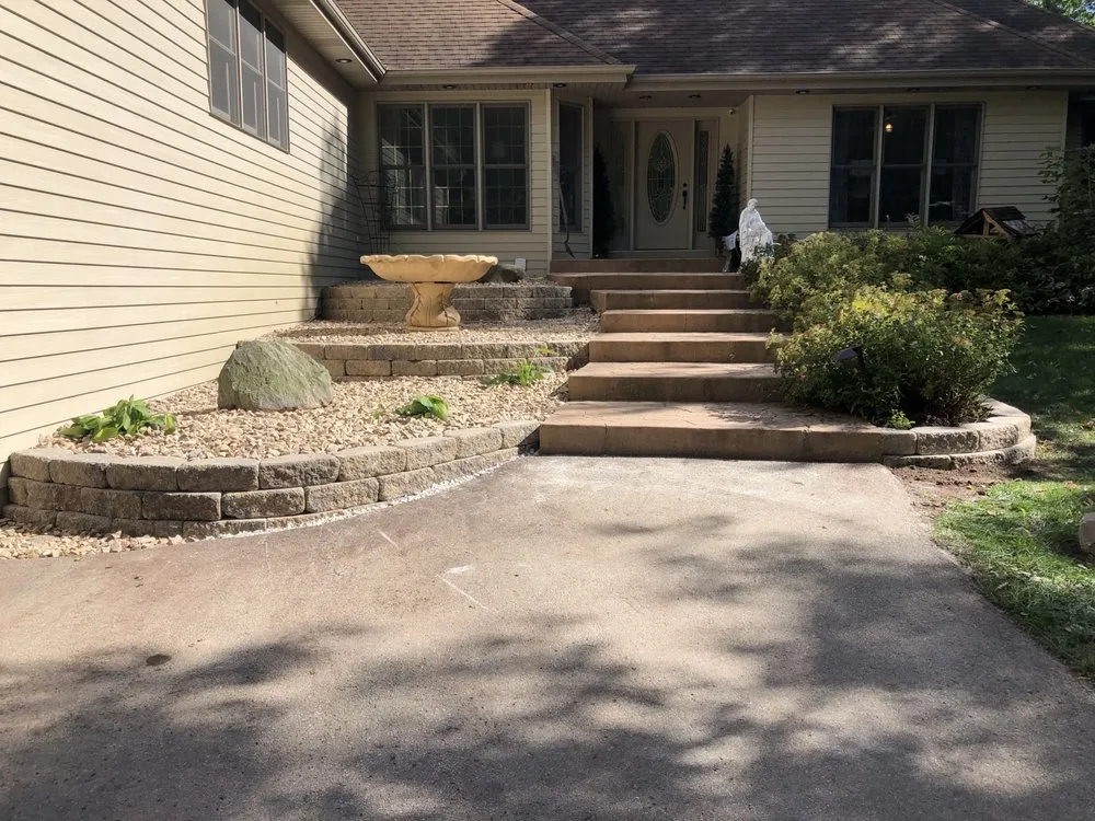 Professional lawn care service experts serving Harvard, IL - Castro’s Lawn Services