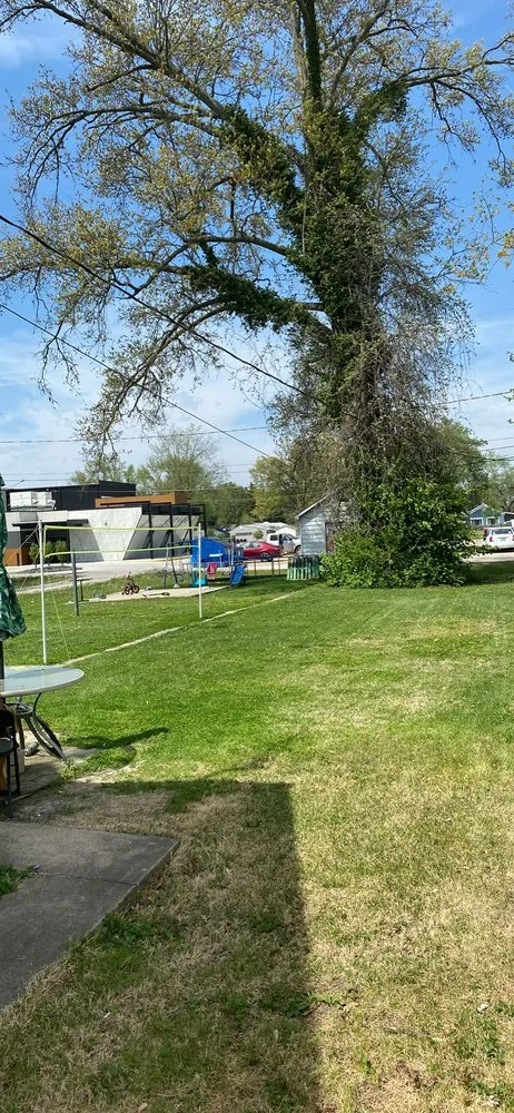 Professional garden landscaping in Centralia, IL by Cates Lawn Clippings