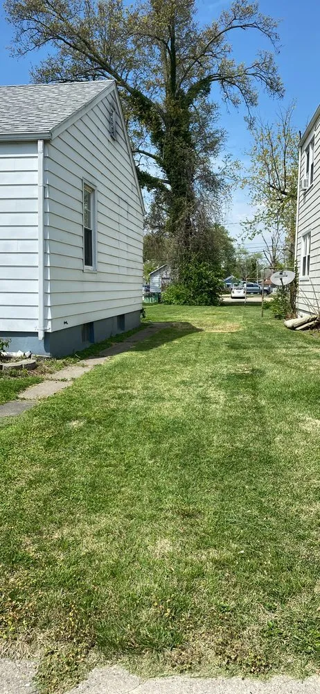 Local lawn care service experts serving Centralia, IL - Cates Lawn Clippings