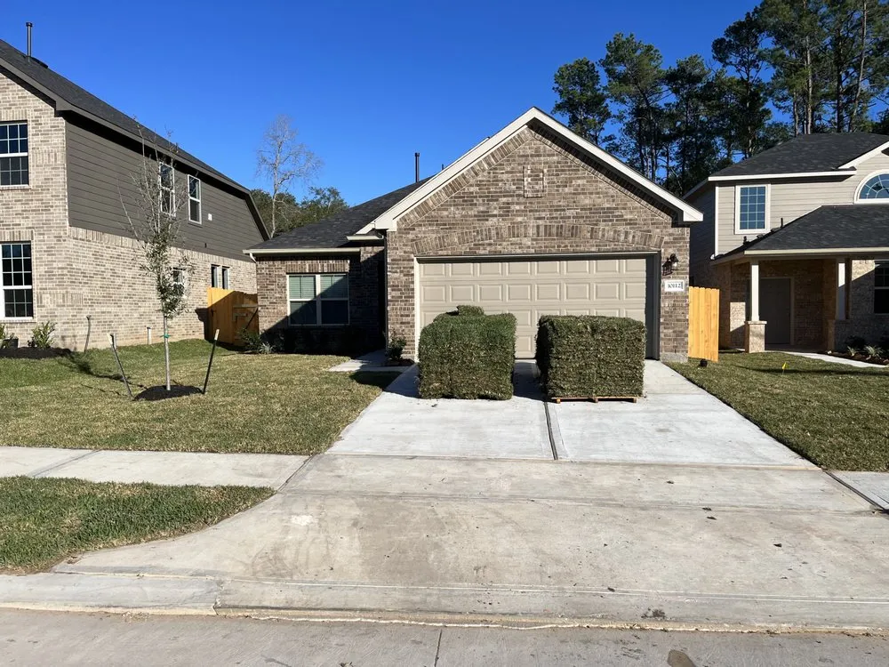 Custom landscaping services in Magnolia, TX by Cattaleya Nursery