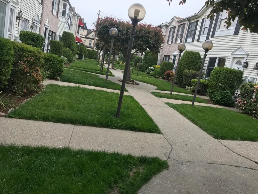 Reliable lawn mowing service in Yonkers, NY - Cawboys Landscaping