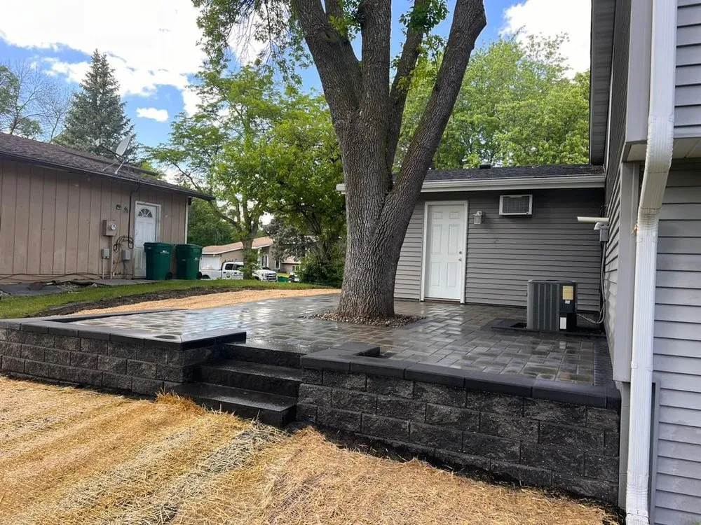 Professional yard maintenance in Lakeville, MN - Cayering Lawn, Snow & & Landscape Services