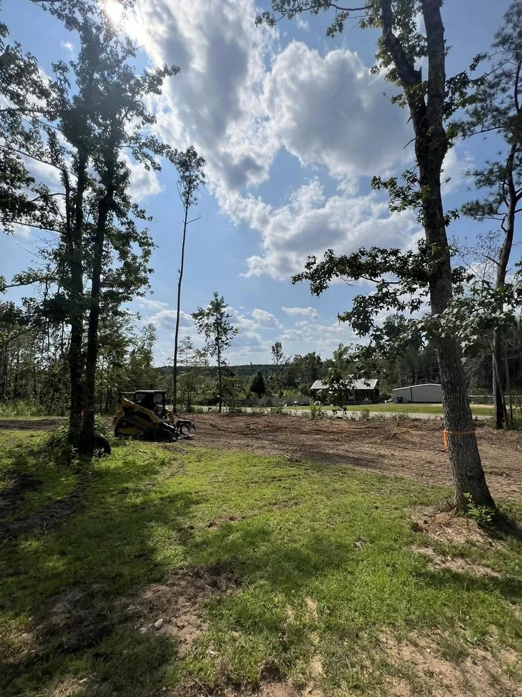 Expert yard maintenance in Deatsville, AL - Caylor Enterprise