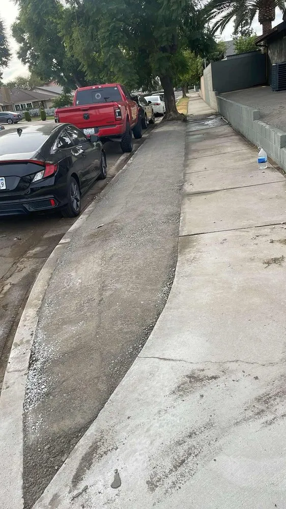 Affordable landscape design in East Los Angeles, CA by Cazcam Landscaping Service