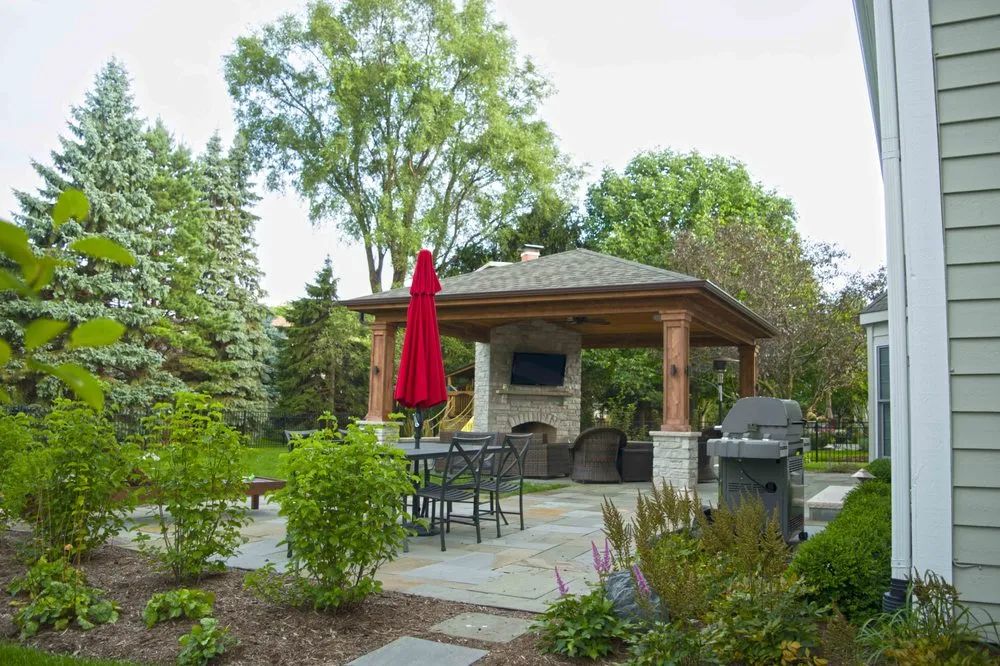 Professional garden landscaping in Naperville, IL - CB Conlin Landscapes