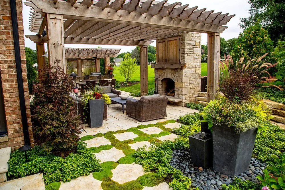 Reliable landscape design experts serving Naperville, IL - CB Conlin Landscapes