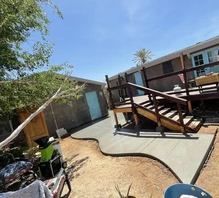 CC CONSTRUCTION & LANDSCAPING Logo